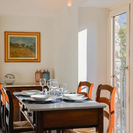 Eugenia - By Myhomeincomo Lägenhet *