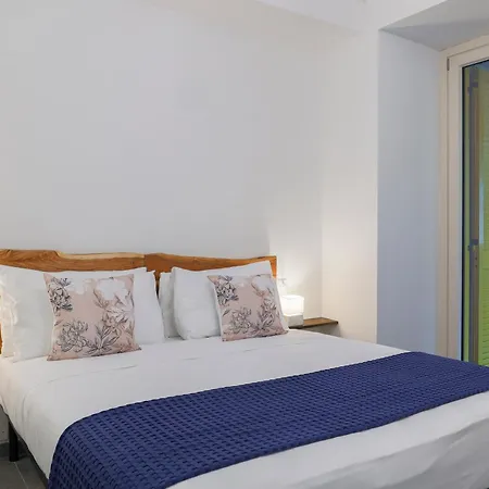 Eugenia - By Myhomeincomo * Carate Urio