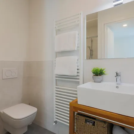 Lägenhet Eugenia - By Myhomeincomo *