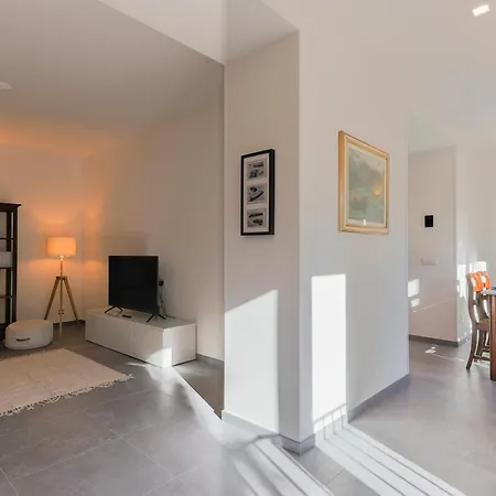 Eugenia - By Myhomeincomo