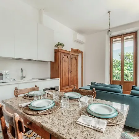 Eugenia - By Myhomeincomo