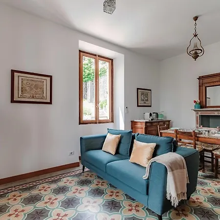 Eugenia - By Myhomeincomo Lägenhet