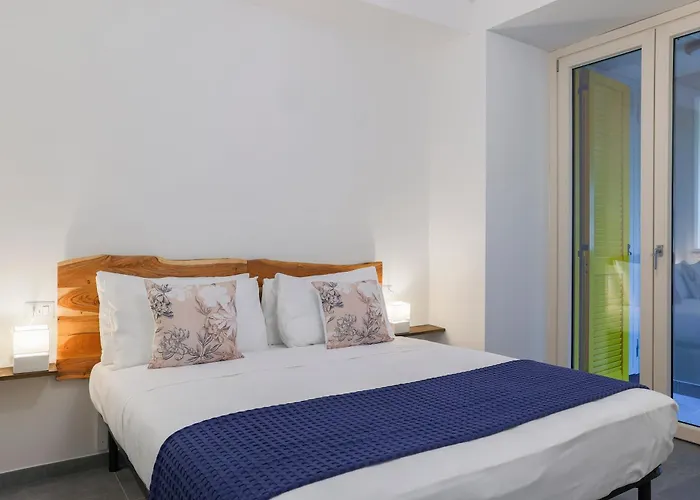 Eugenia - By Myhomeincomo * Carate Urio