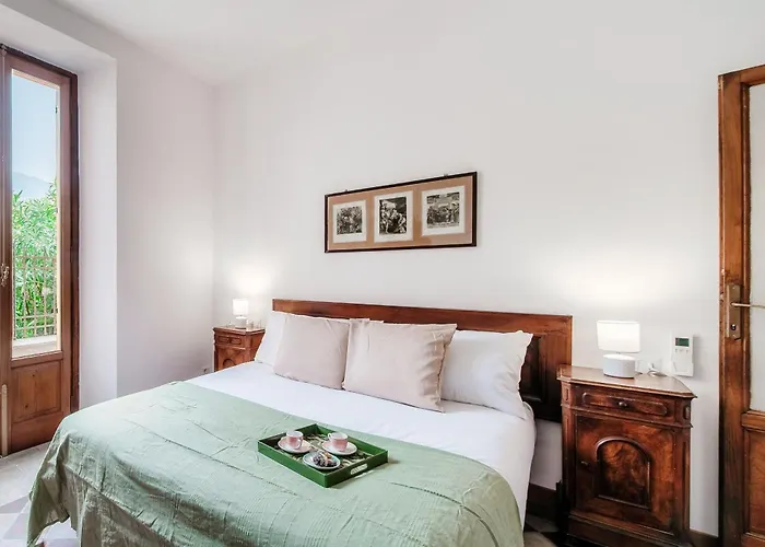 Eugenia - By Myhomeincomo דירה *