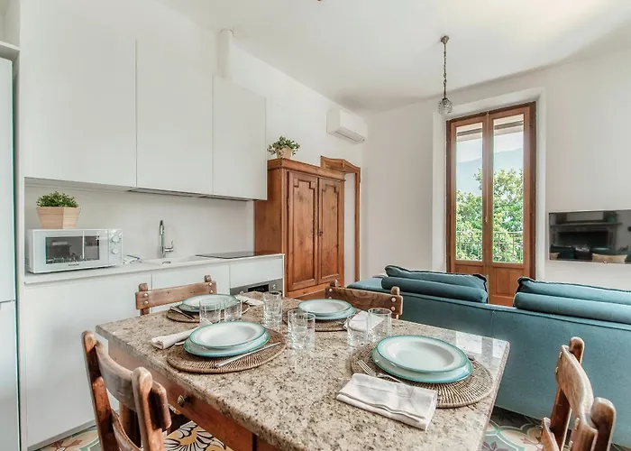 Eugenia - By Myhomeincomo