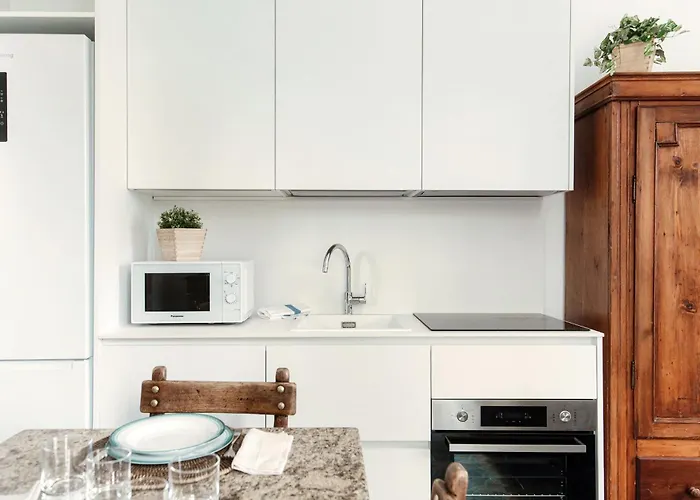 Appartement Eugenia - By Myhomeincomo