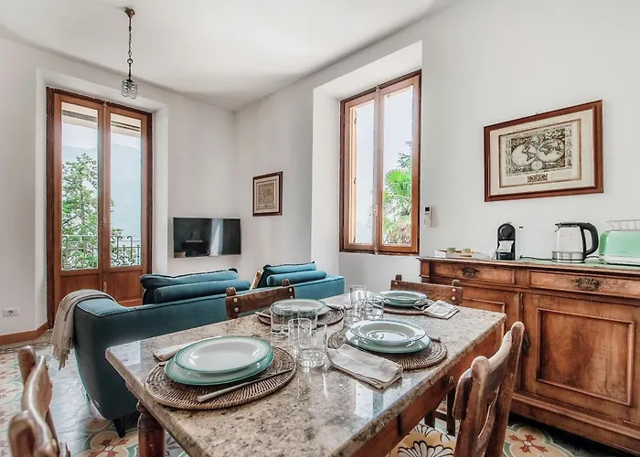 Eugenia - By Myhomeincomo דירה Carate Urio