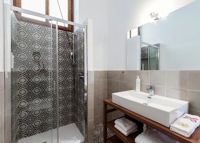 Eugenia - By Myhomeincomo * Carate Urio