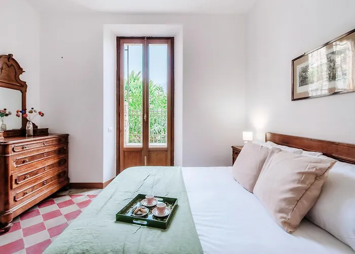 Eugenia - By Myhomeincomo * Carate Urio