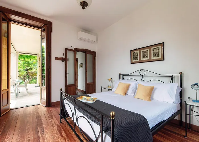 Eugenia - By Myhomeincomo דירה