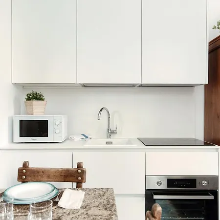Appartement Eugenia - By Myhomeincomo